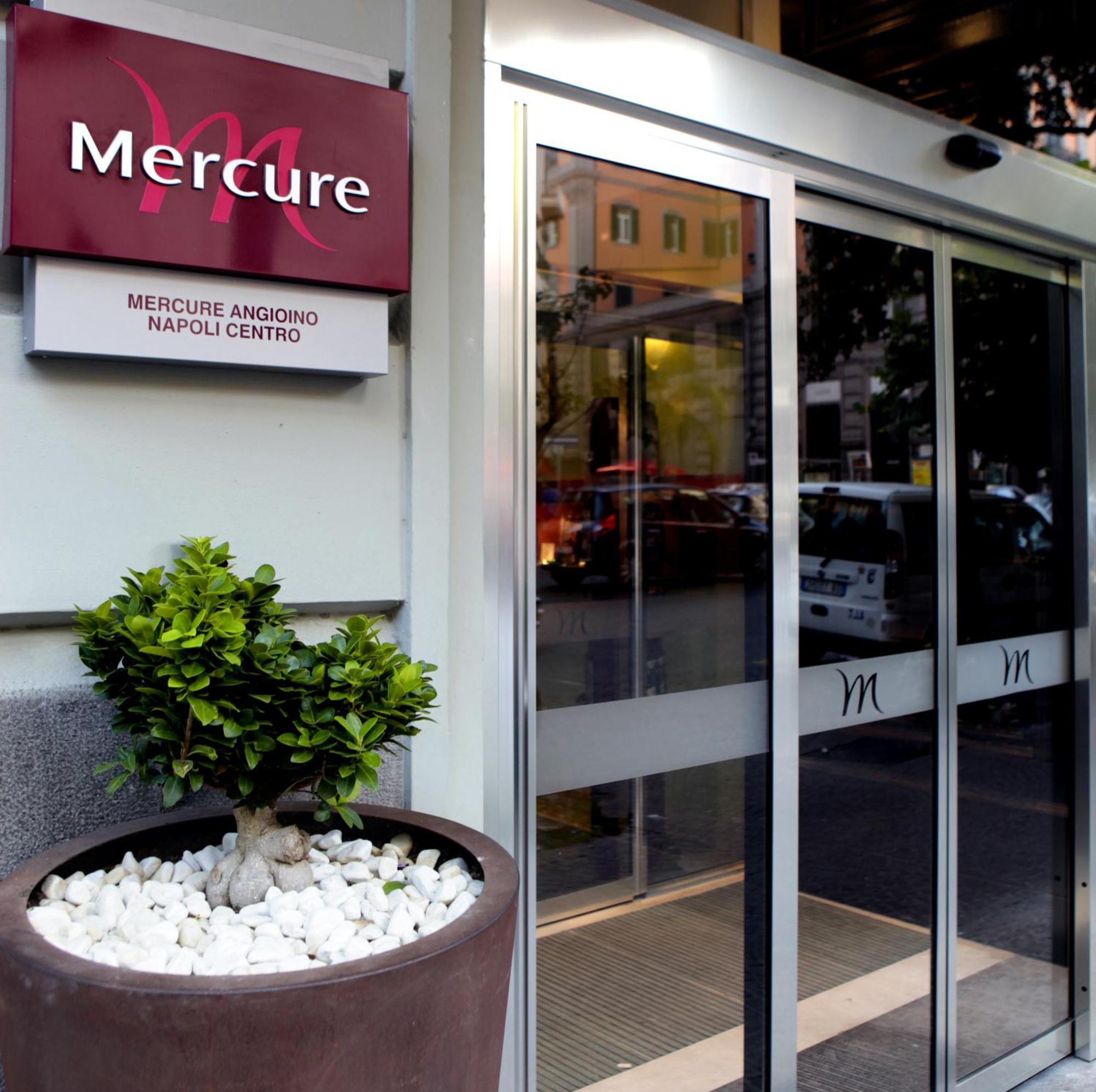 Mercure Napoli Centro Angioino Exterior foto