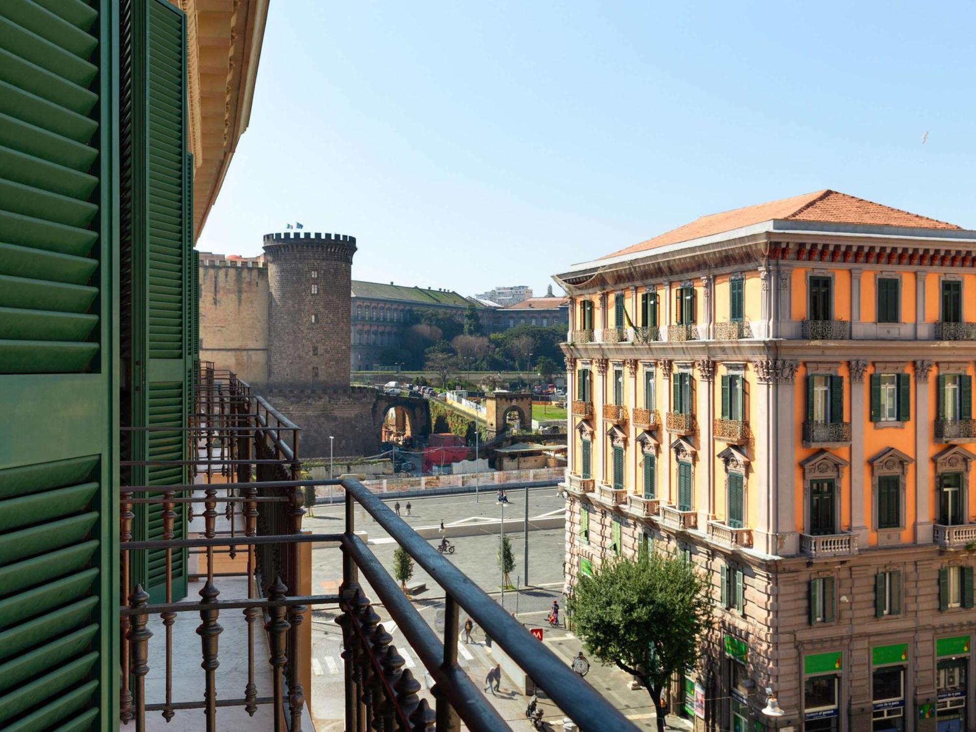 Mercure Napoli Centro Angioino Exterior foto